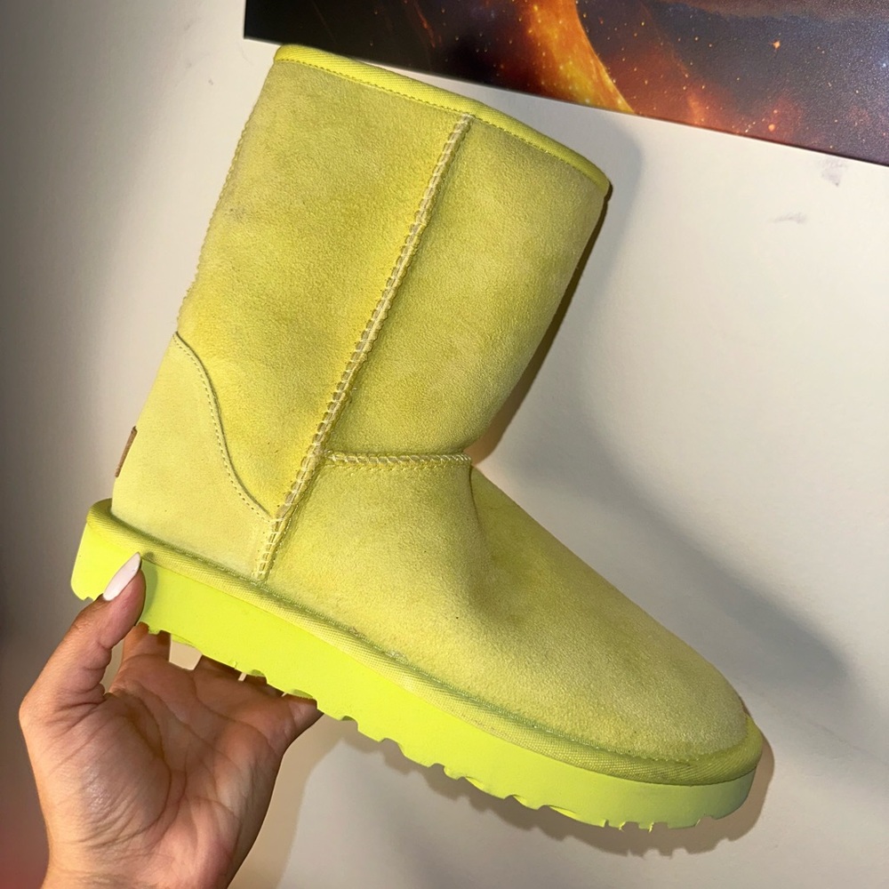 Ugg’s Neon - Picture 6 of 9